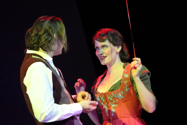 Niclas Kunder und Rosana Cleve in DER TRAFIKANT. © Laura Ritter