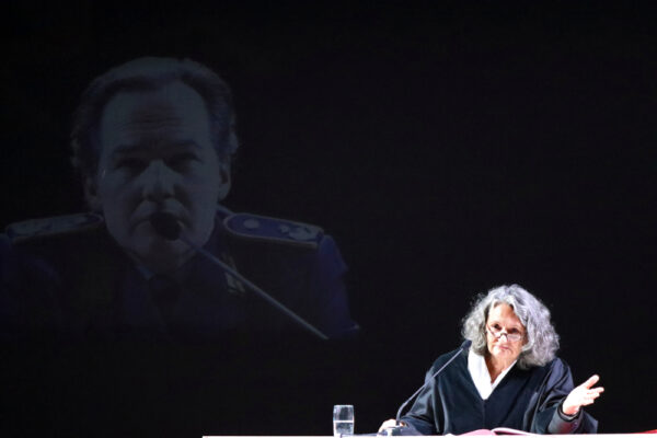 Gregor Eckert und Monika Hess-Zanger in TERROR. © Laura Ritter