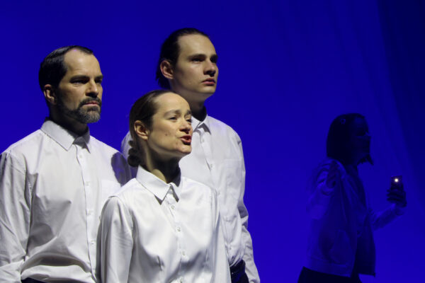 Florian Bender, Katharina Hannappel, Niclas Kunder und Edina Hojas in HERZFADEN. © Laura Ritter
