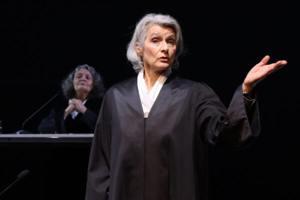 Monika Hess-Zanger und Marion Mainka in TERROR. © Laura Ritter