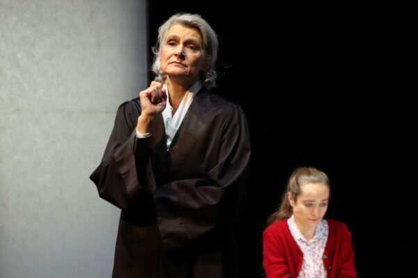 Marion Mainka und Katharina Hannappel in TERROR. © Laura Ritter