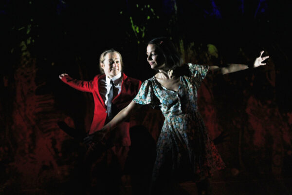 Katharina Hannappel und Edina Hojas in HERZFADEN © Laura Ritter