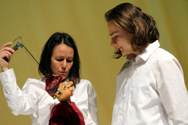 Edina Hojas und Niclas Kunder in HERZFADEN. © Laura Ritter