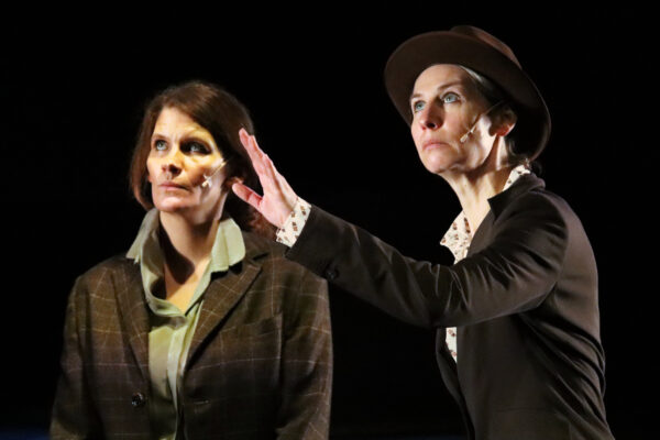 Rosana Cleve und Ivana Langmajer in MANHATTAN PROJECT. © Laura Ritter