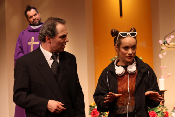 Florian Bender, Gregor Eckert und Katharina HANNAPPEL in KALTER WEISSER MANN. © Laura Ritter