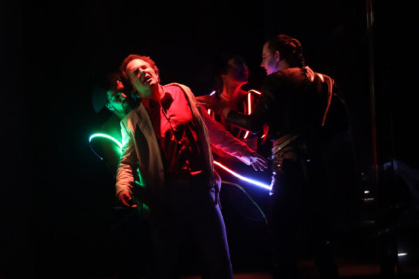 Florian Bender, Gregor Eckert, Tara Oestreich und Niclas Kunder in MetaFAUST. © Laura Ritter