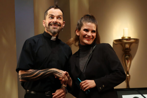 Rosana Cleve und Florian Bender in KALTER WEISSER MANN. © Laura Ritter