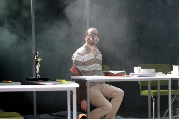 In EINGESCHLOSSENE GESELLSCHAFT. © Tanja Weidner