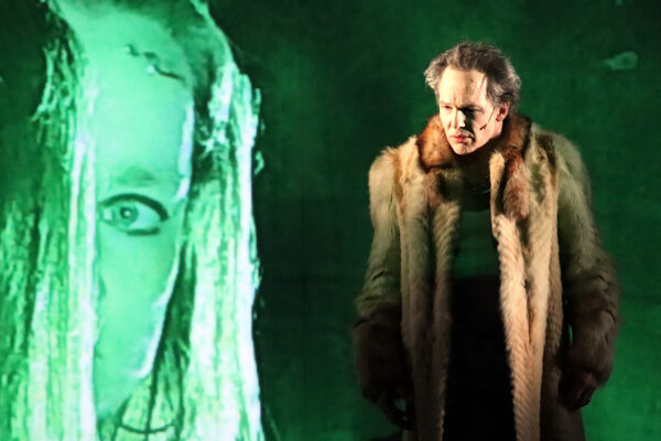 Katharina Hannappel und Gregor Eckert in GESPENSTER. © Laura Ritter