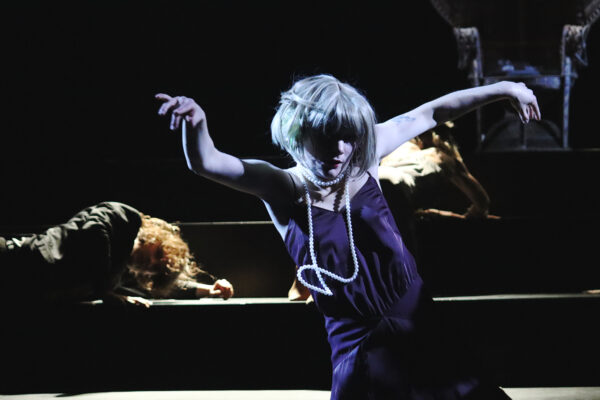 Niclas Kunder, Katharina Hannappel und Ivana Langmajer in MARIO UND DER ZAUBERER. © Laura Ritter