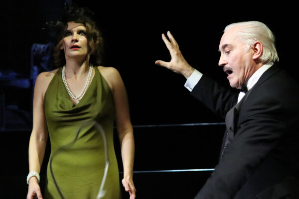 Rosana Cleve und Jürgen Lorenzen in MARIO UND DER ZAUBERER. © Laura Ritter