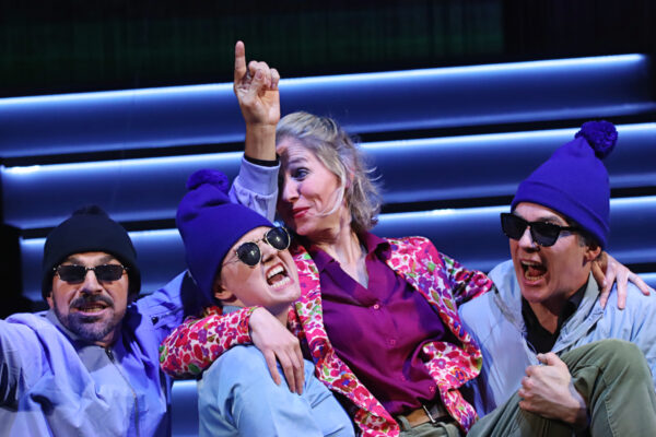 Florian Bender, Lara Berenike-Dabbous, Ivana Langmajer und Gregor Eckert in PUTSCH. © Laura Ritter