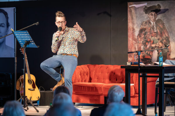 Sebastian Laukötter beim Philosophischen Café. © Stefan Klatt