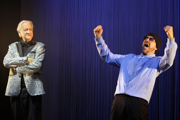 Der Conferencier (Bernd Reheuser) und der Wutbürger (Florian Bender) in PUTSCH. © Moritz Schertl