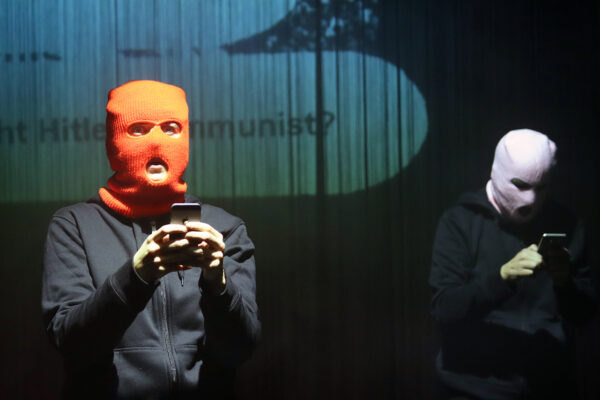 Die Trolle (Lara-Berenike Dabbous und Florian Bender) in PUTSCH. © Laura Ritter