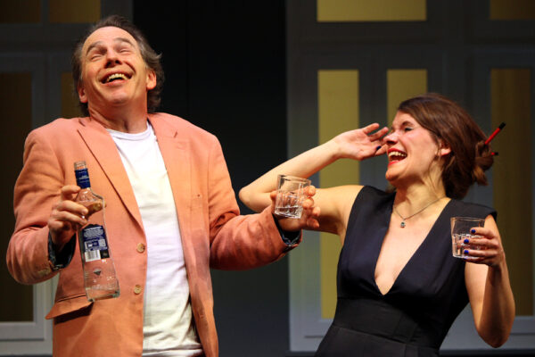 Gregor Eckert und Rosana Cleve in NEIN ZUM GELD! © Tanja Weidner