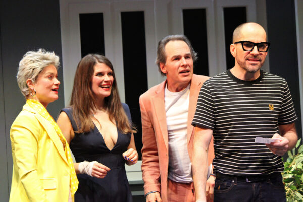 Katharina Hannappel, Rosana Cleve, Gregor Eckert und Florian Bender in NEIN ZUM GELD! © Tanja Weidner