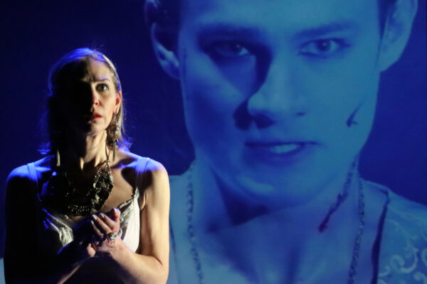 Ivana Langmajer und Niclas Kunder in GESPENSTER. © Laura Ritter