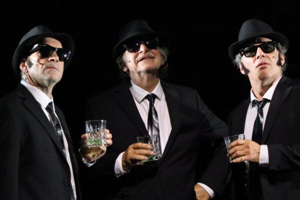 Florian Bender, Meinhard Zanger und Gregor Eckert in BLUES BROTHERS. © Laura Ritter