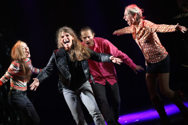 Katharina Hannappel, Rosana Cleve, Niclas Kunder und Ivana Langmajer in BLUES BROTHERS. © Laura Ritter