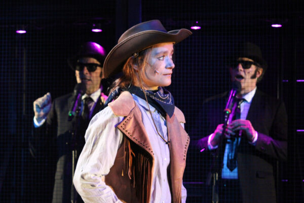 Florian Bender, Katharina Hannappel und Gregor Eckert in BLUES BROTHERS. © Lea Schulte-Hillen Florian Bender, Katharina Hannappel und Gregor Eckert in BLUES BROTHERS. © Lea Schulte-Hillen