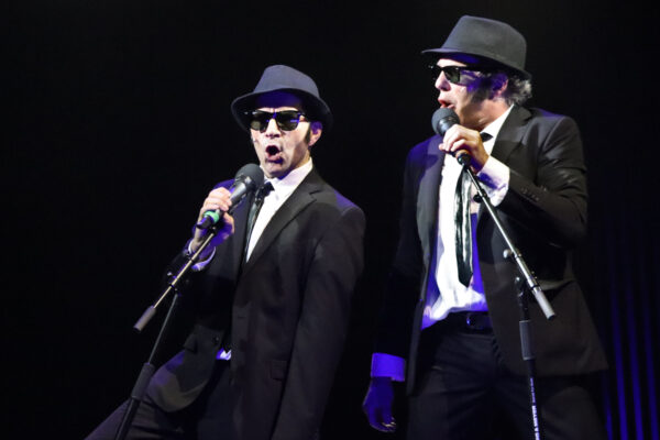 Florian Bender und Gregor Eckert in BLUES BROTHERS. © Laura Ritter