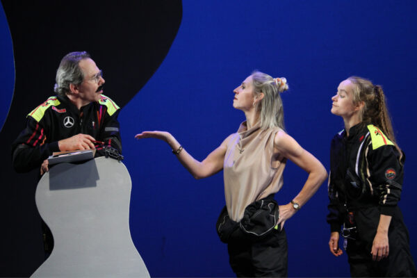 Gregor Eckert, Ivana Langmajer und Katharina Hannappel in JEEPS © Lea Schulte-Hillen