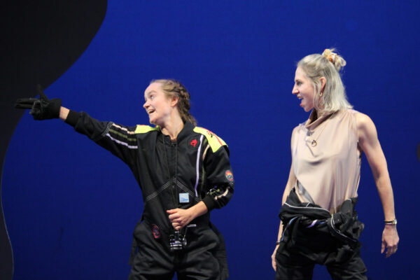 Katharina Hannappel und Ivana Langmajer in JEEPS © Lea Schulte-Hillen